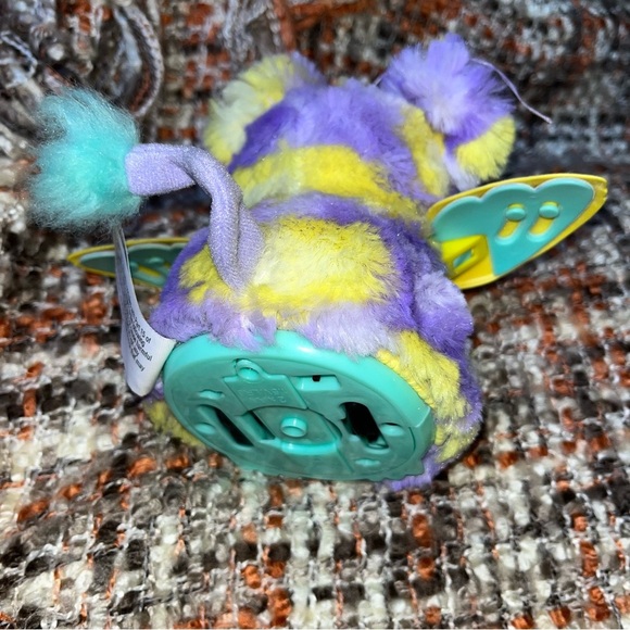 Hatchimals Mystery Elefly Fluffy Interactive Limited Edition Purple Yellow toy - Picture 4 of 7